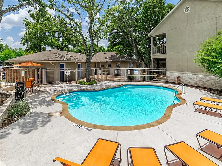 Residences at Holly Oaks — Photo 14