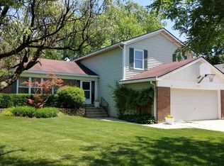 1889 Chippendale Ln, Glendale Heights, IL 60139