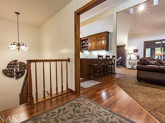 5th image of 1 Pepper Wood Ct