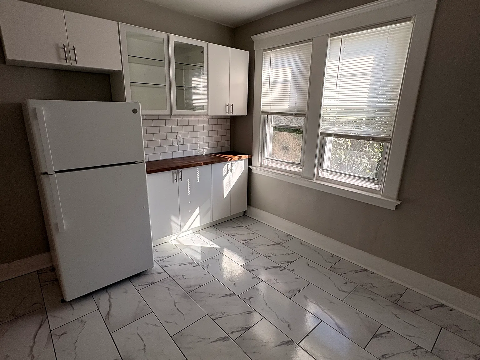 3 bed, 1250 sqft, $2,450 — Photo 2