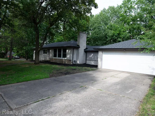 15450 Stamford St, Livonia, MI 48154