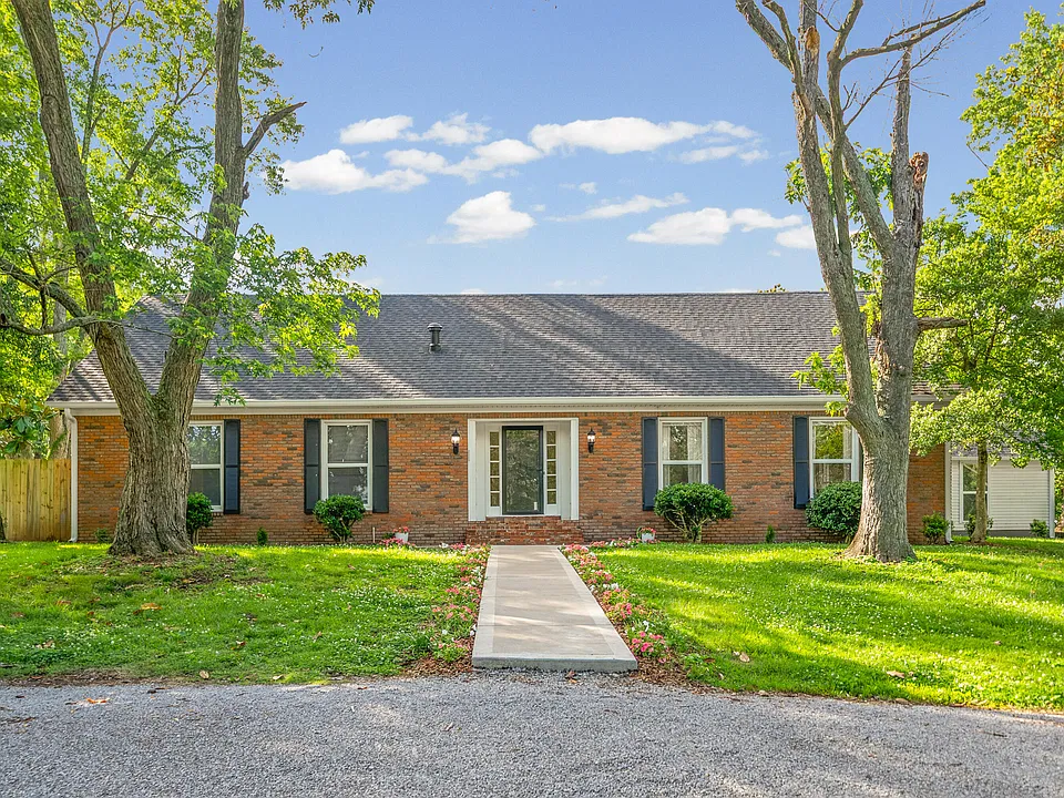 635 Country Club Ln