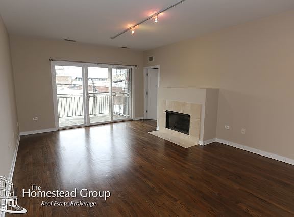 5th image of 910 W Chicago Ave Unit 202