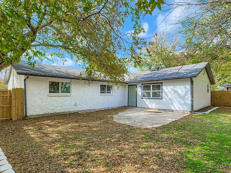 1107 Georgetown St — Photo 15