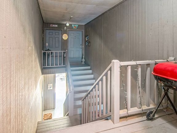 3rd image of 303 S Myrtle St APT 201