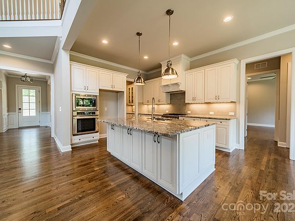 5th image of 142 Tuscany Trl
