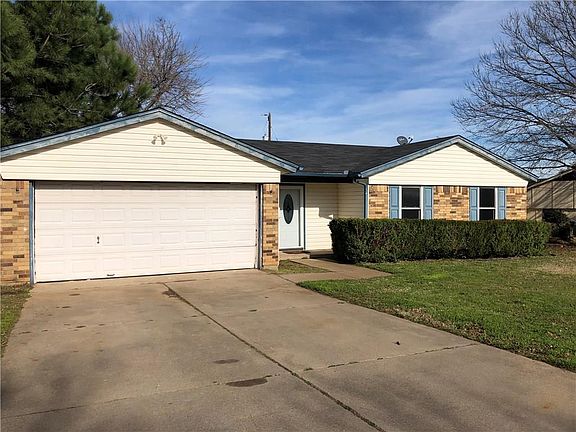 3rd image of 1413 Clearfield Dr