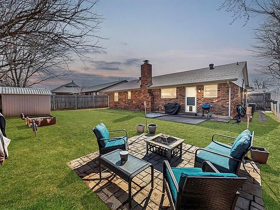 3rd image of 10445 Birkenhead Rd