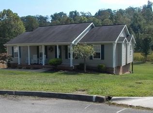 179 Hunters Run Ln, Mt Carmel, TN 37645