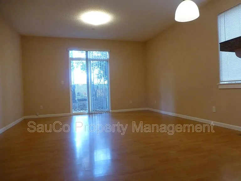1109 NE 106th Ave — Photo 15
