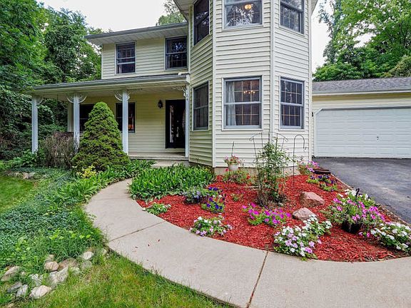 3rd image of 184 Jacaranda Dr
