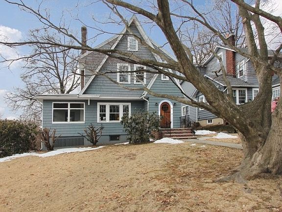 2nd image of 76 Lawrence Ave