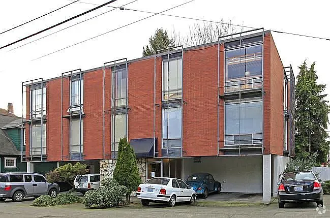 129 11th Ave E #202