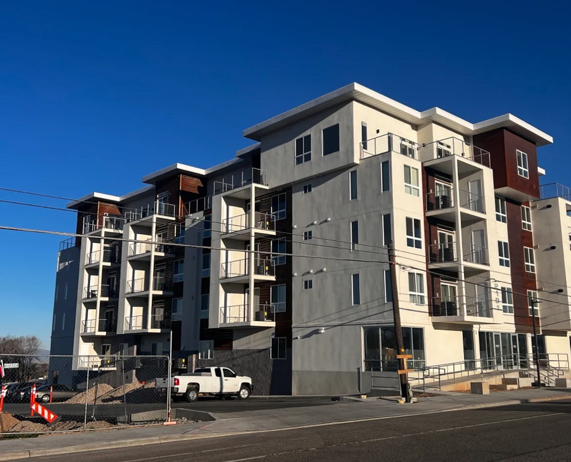 2 bed, 860 sqft, $1,590 — Photo 1