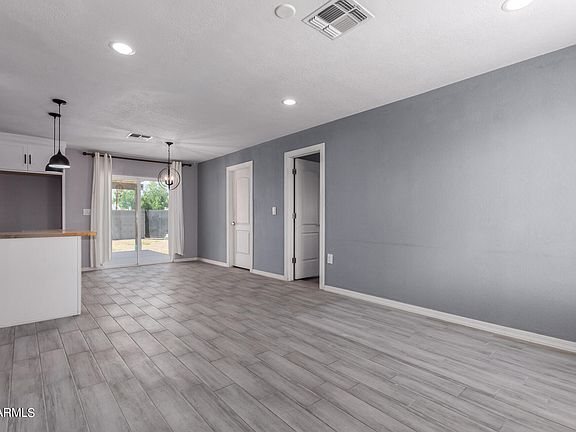3rd image of 3021 W HEATHERBRAE Drive