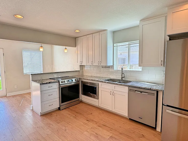 4720 Elm Ct — Photo 12
