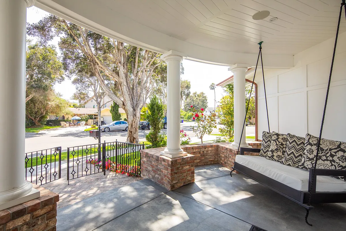 Veranda looking out towards street - 1 Pine Ct