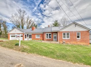 65 Harrison St, Canton, NC 28716