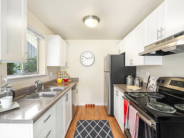 Rainier Pointe — Photo 16