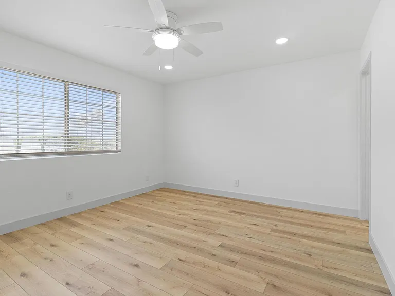 208 E Imperial Ave — Photo 17