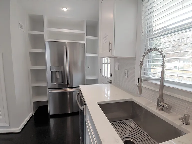 2216 Harvard Dr — Photo 5