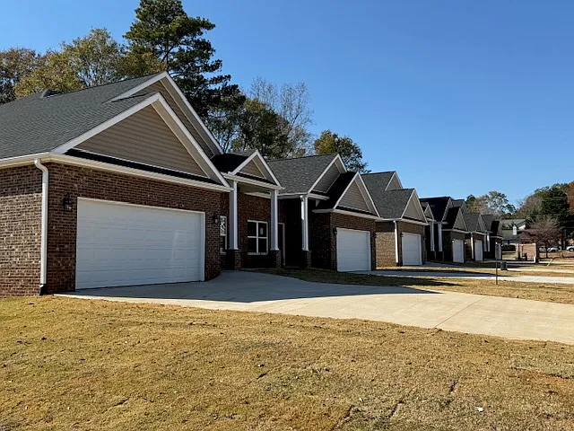 2 bed, 2.0 bath, 2000 sqft, $2,000 — Photo 2