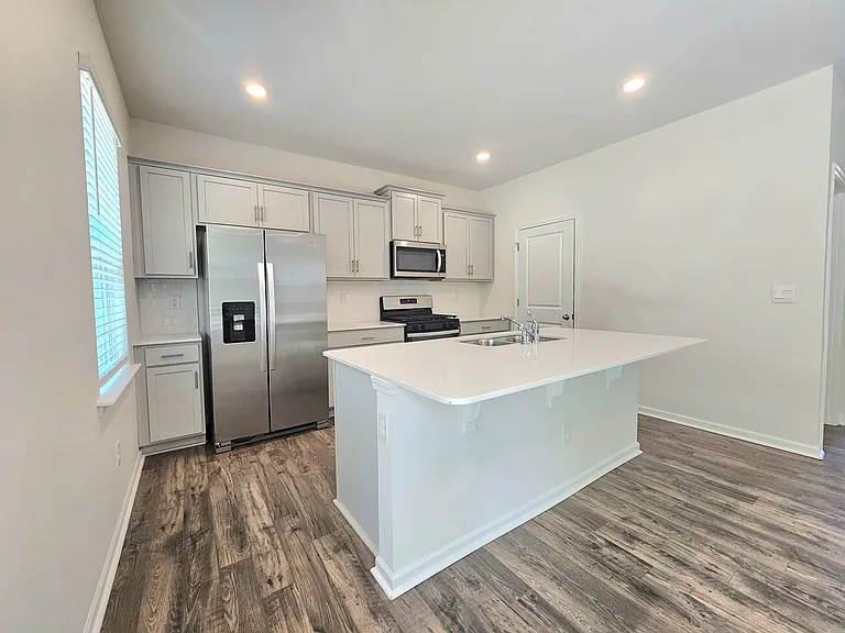 3854 Rosewood Dr — Photo 4