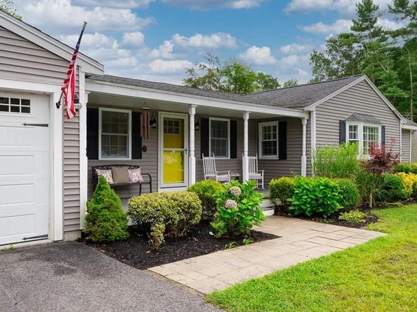 43 Waltham St, Halifax, MA 02341