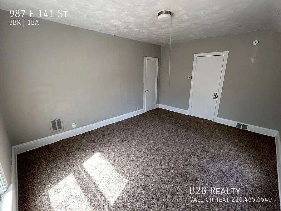 Charming 3-Bedroom Property | 30% Off On Second Month's Rent — Photo 2