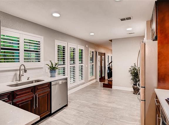 3rd image of 2201 Apricot Glen Dr