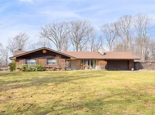 938 Courtland Dr, Hamilton, ON L9G 3L1