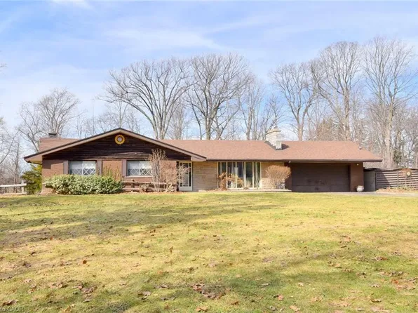 938 Courtland Dr, Hamilton, ON L9G 3L1