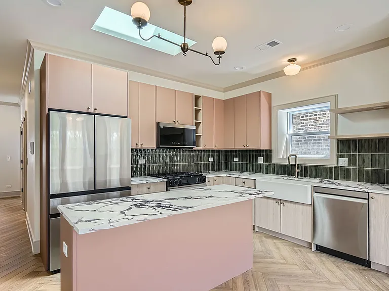 2704 W Argyle St #G — Photo 1