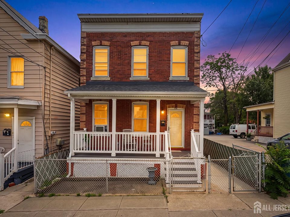 1st image of 724 Charles St