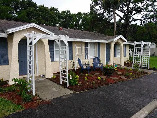 3 bed, $675 — Photo 1