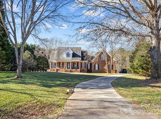 304 Forbes Ct, Lake Wylie, SC 29710