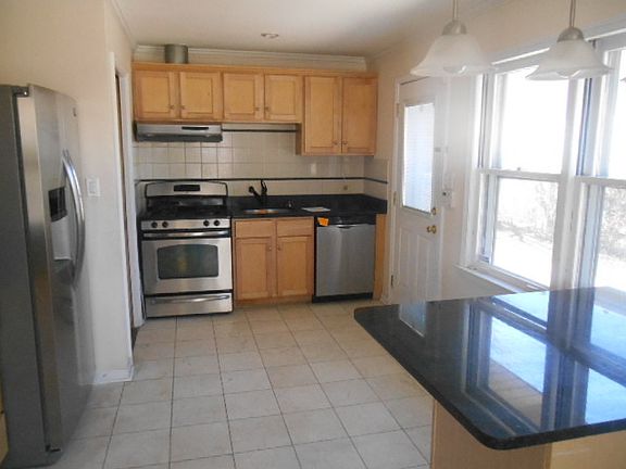 5th image of 5415 Lincoln Ave