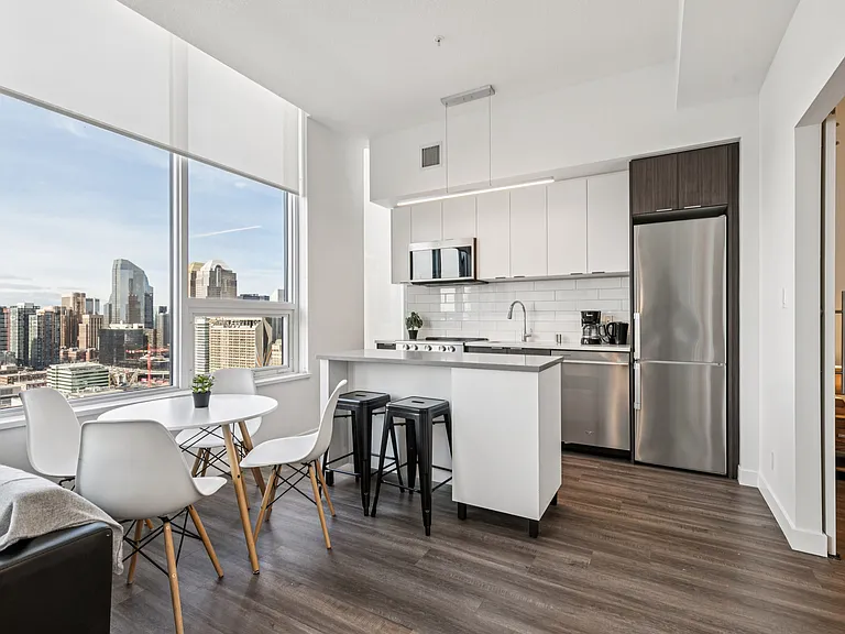 1221 Macleod Trl SE — Photo 14