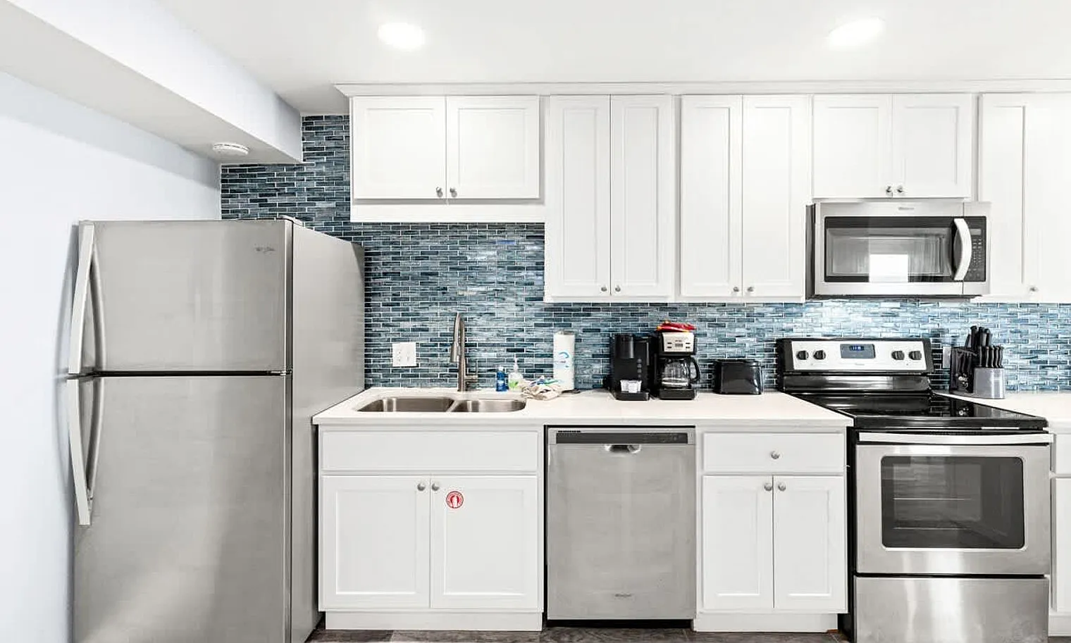 2 bed, 2.0 bath, 979 sqft, $2,239 — Photo 3