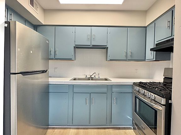 3rd image of 510 Holladay Dr #404