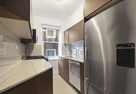 4th image of 20 Park Ave APT 6E