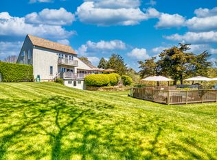 83 Kellis Pond Ln, Water Mill, NY 11976