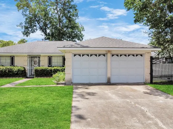 10210 Huntington Wood Drive, Houston, TX 77099