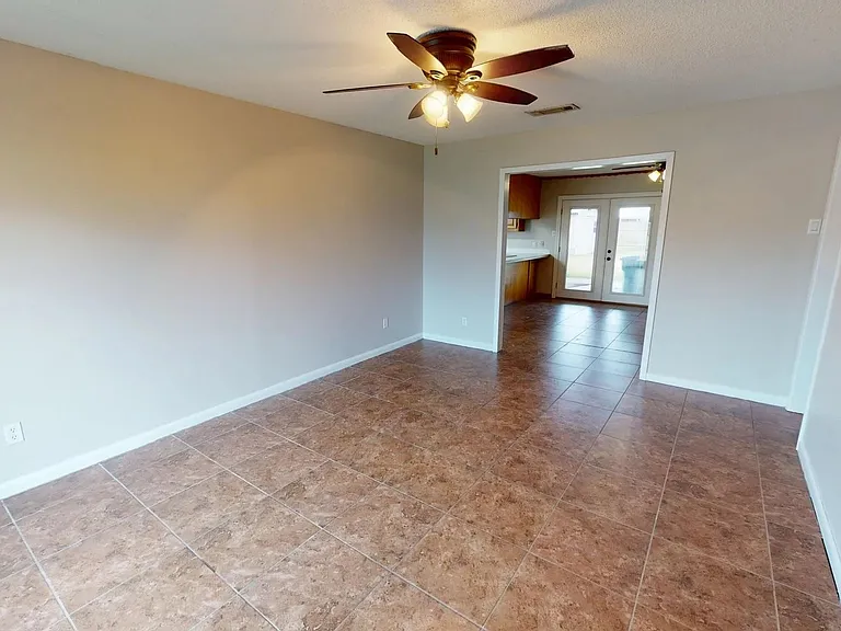 2536 Mary Ann Dr — Photo 3
