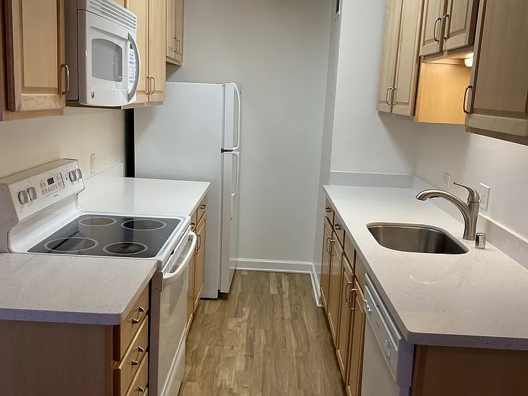 Burlingame Towers — Photo 15
