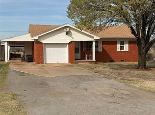 709 E North Boundary St, Sentinel, OK 73664
