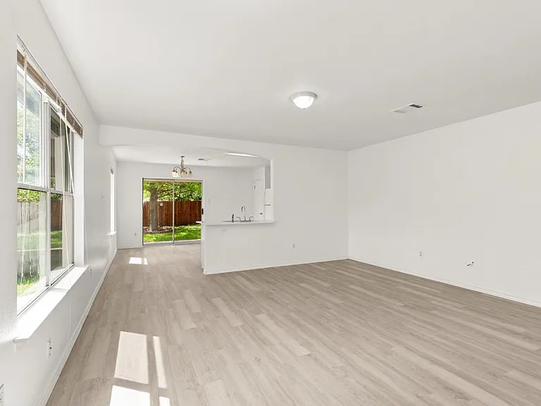 112 James Lin Cir — Photo 5