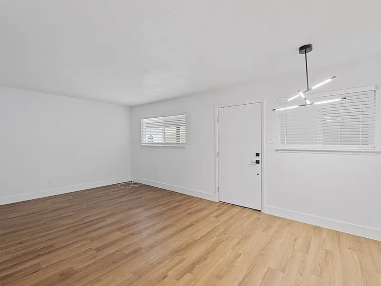 CrestHaus Apartments — Photo 27