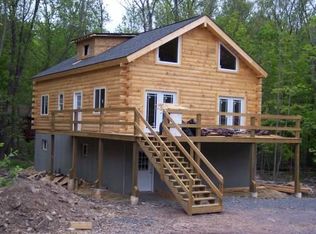 16 Wallenpaupack Dr, Lakeville, PA 18438