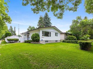 11217 38th St NW, Edmonton, AB T5W2G3